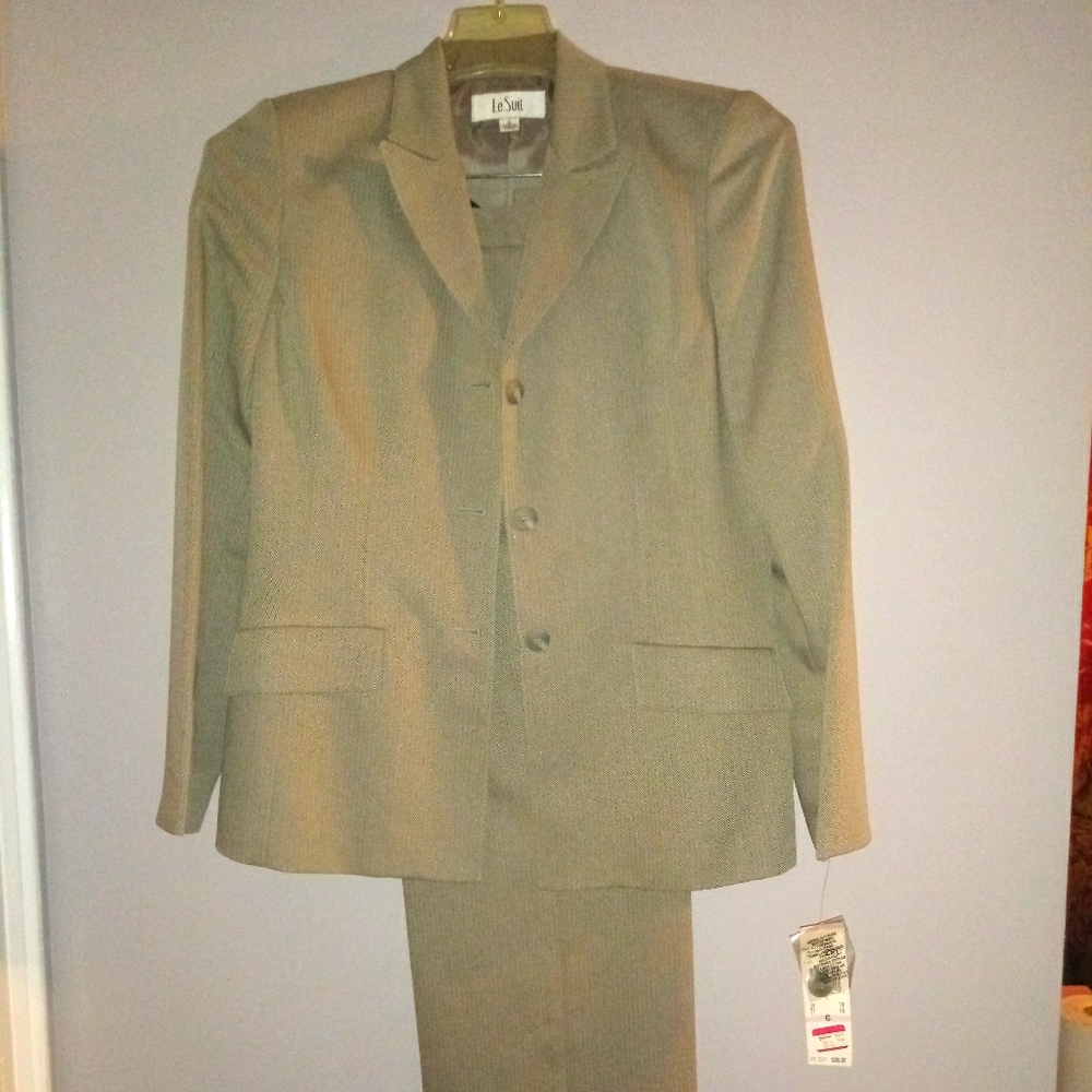 Women's pantsuit